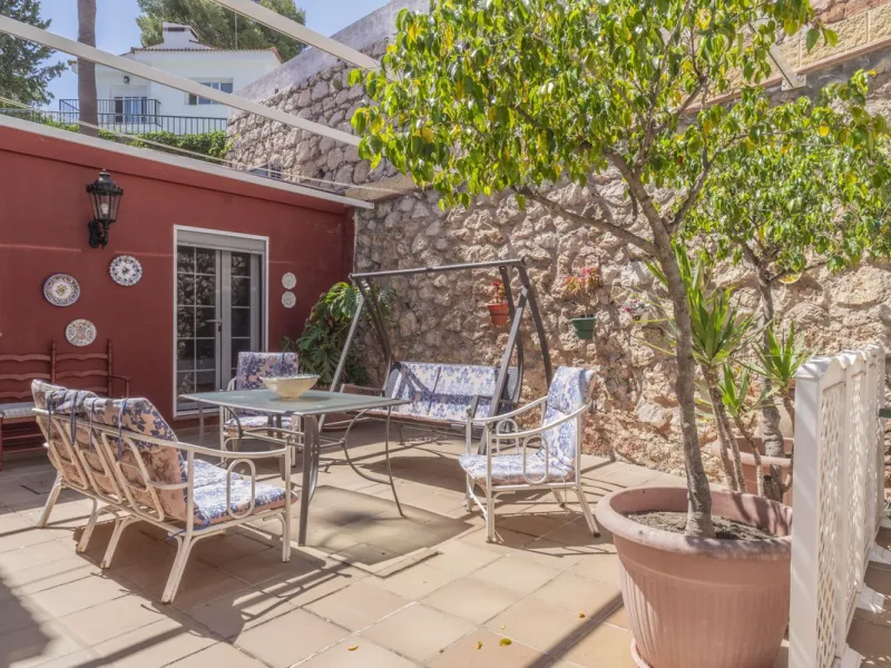 House - Detached Villa в продаже в Málaga, Málaga. В доме 6 спален и 3 ванных комнат. Площадь дома 375 м²