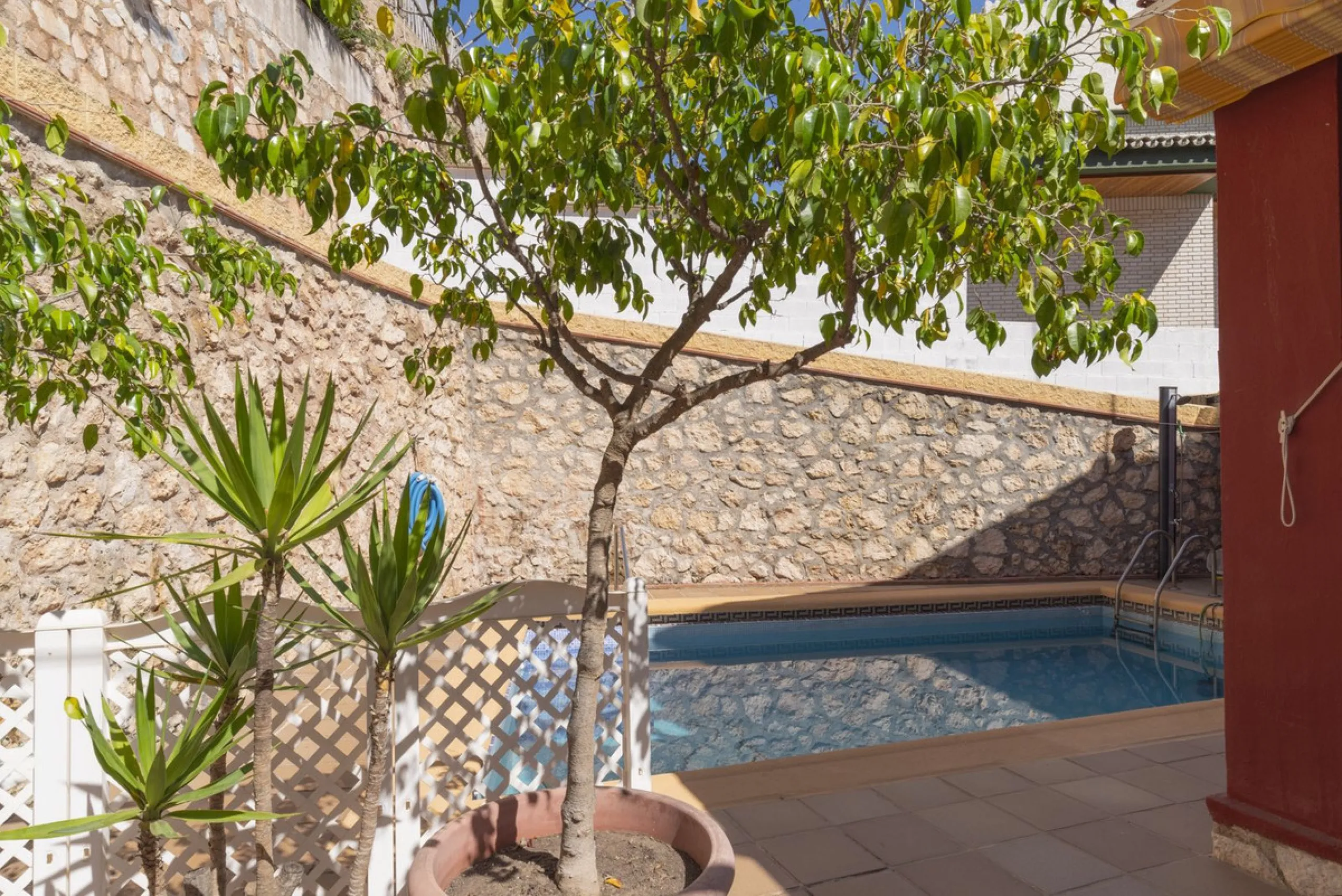 House - Detached Villa в продаже в Málaga, Málaga. В доме 6 спален и 3 ванных комнат. Площадь дома 375 м²