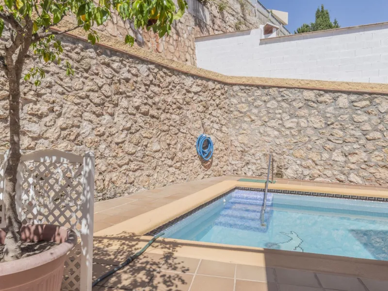 House - Detached Villa в продаже в Málaga, Málaga. В доме 6 спален и 3 ванных комнат. Площадь дома 375 м²
