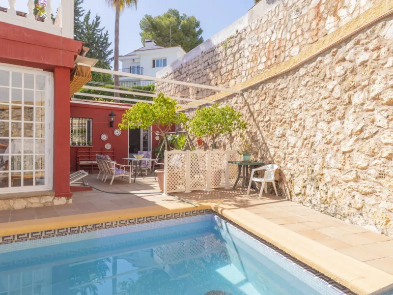 House - Detached Villa в продаже в Málaga, Málaga. В доме 6 спален и 3 ванных комнат. Площадь дома 375 м²
