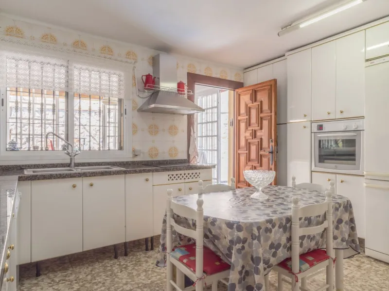House - Detached Villa в продаже в Málaga, Málaga. В доме 6 спален и 3 ванных комнат. Площадь дома 375 м²