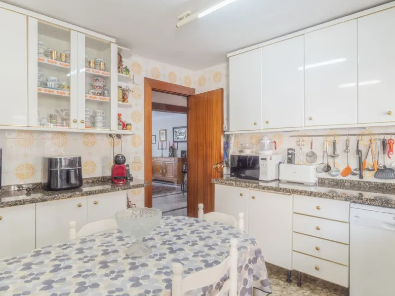 House - Detached Villa в продаже в Málaga, Málaga. В доме 6 спален и 3 ванных комнат. Площадь дома 375 м²