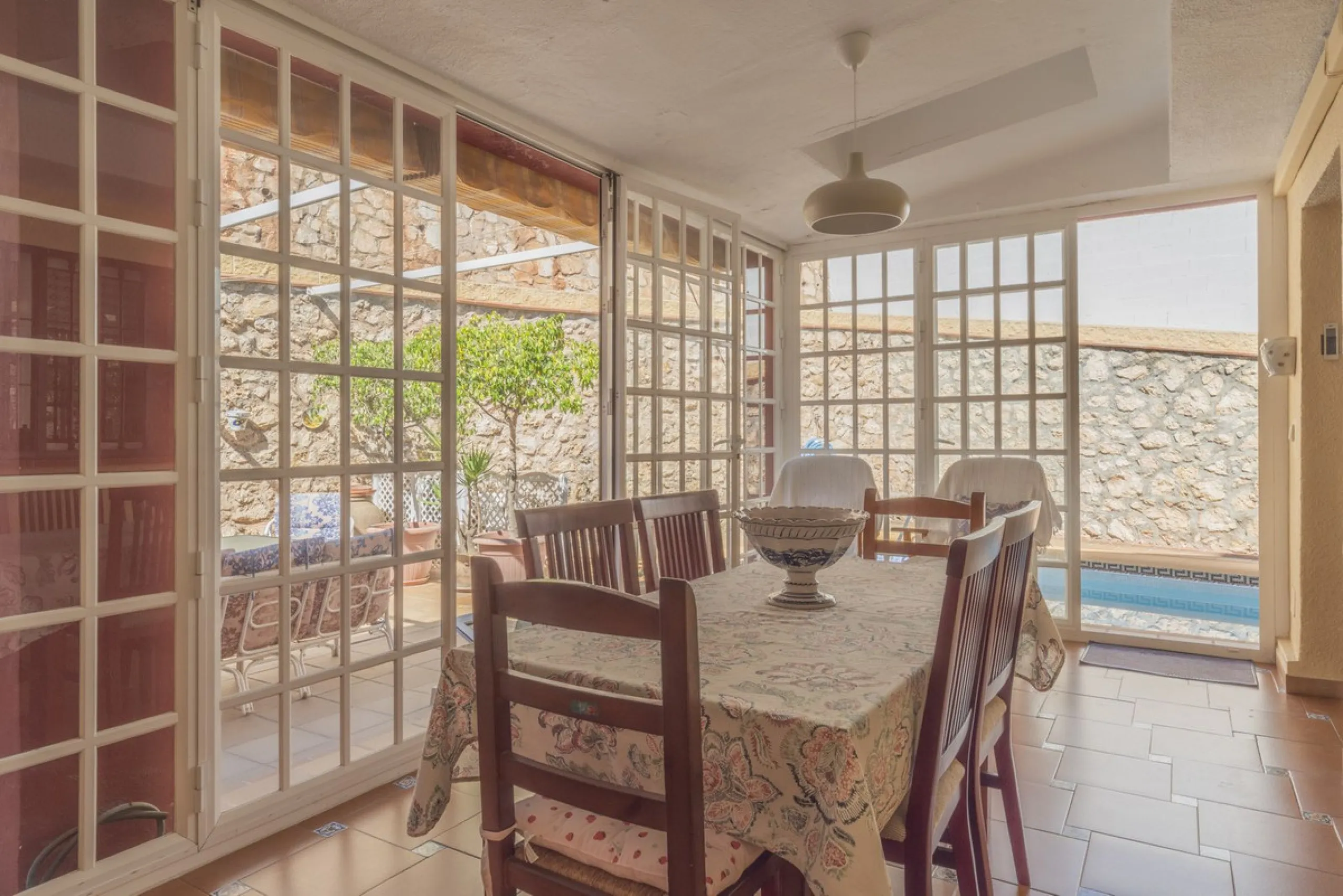 House - Detached Villa в продаже в Málaga, Málaga. В доме 6 спален и 3 ванных комнат. Площадь дома 375 м²