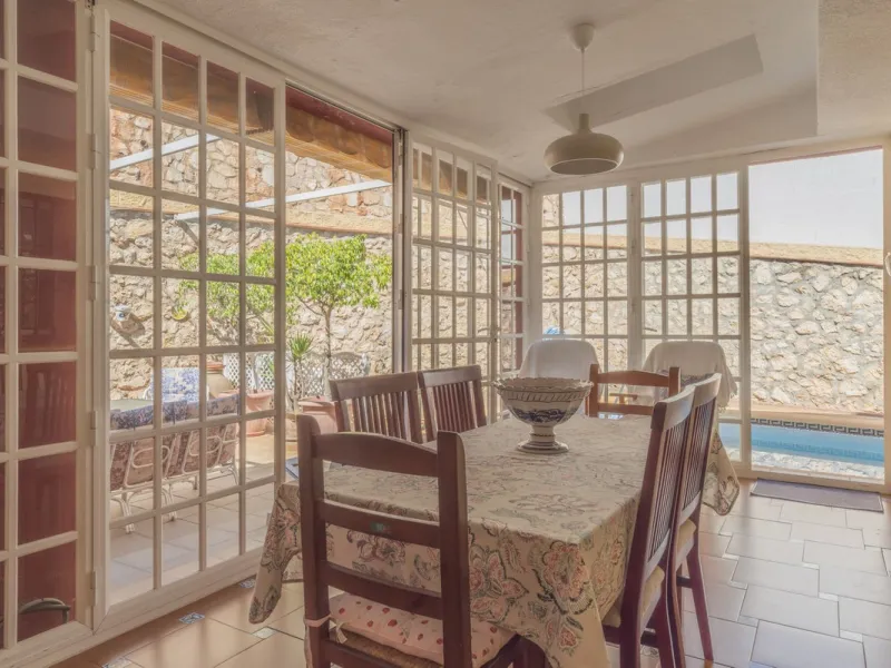 House - Detached Villa в продаже в Málaga, Málaga. В доме 6 спален и 3 ванных комнат. Площадь дома 375 м²