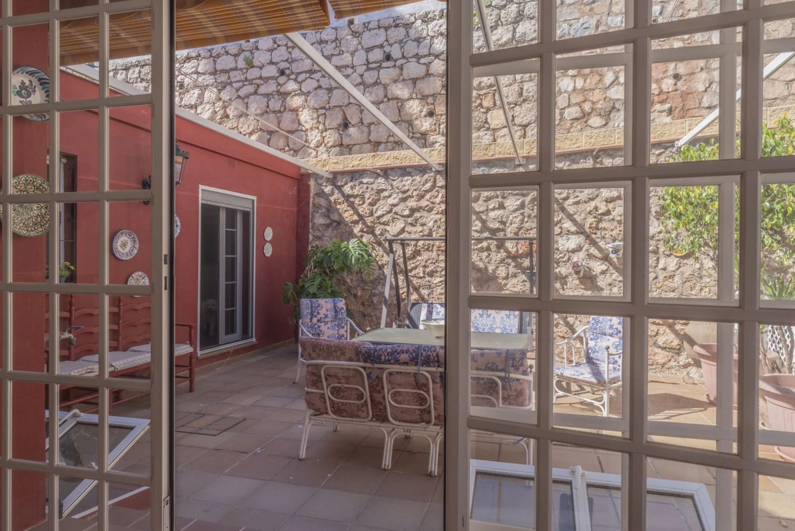 House - Detached Villa в продаже в Málaga, Málaga. В доме 6 спален и 3 ванных комнат. Площадь дома 375 м²