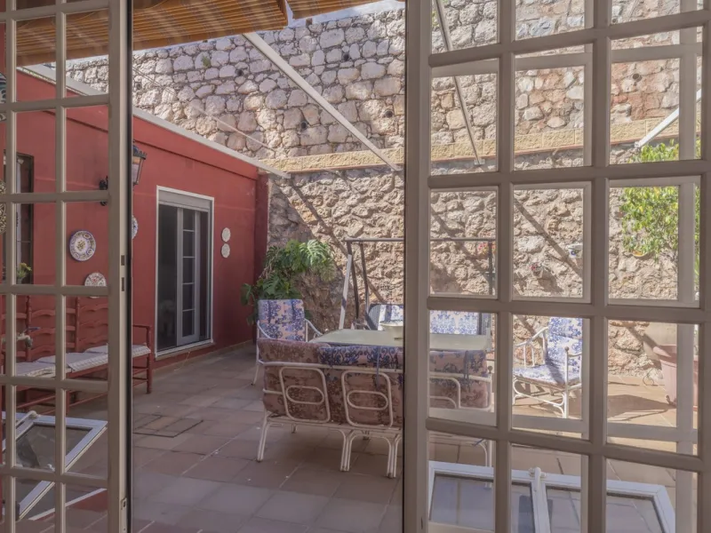 House - Detached Villa в продаже в Málaga, Málaga. В доме 6 спален и 3 ванных комнат. Площадь дома 375 м²