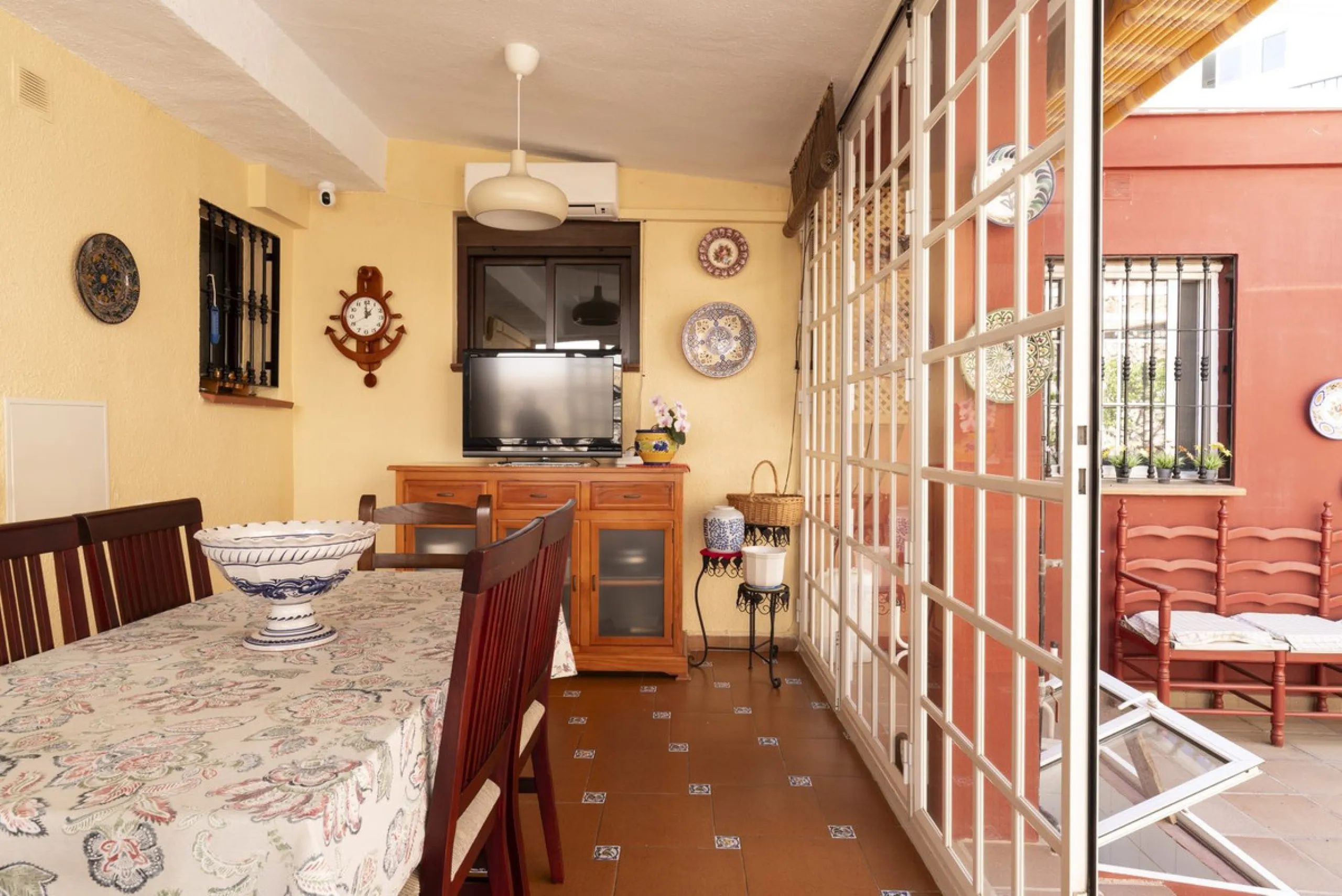 House - Detached Villa в продаже в Málaga, Málaga. В доме 6 спален и 3 ванных комнат. Площадь дома 375 м²