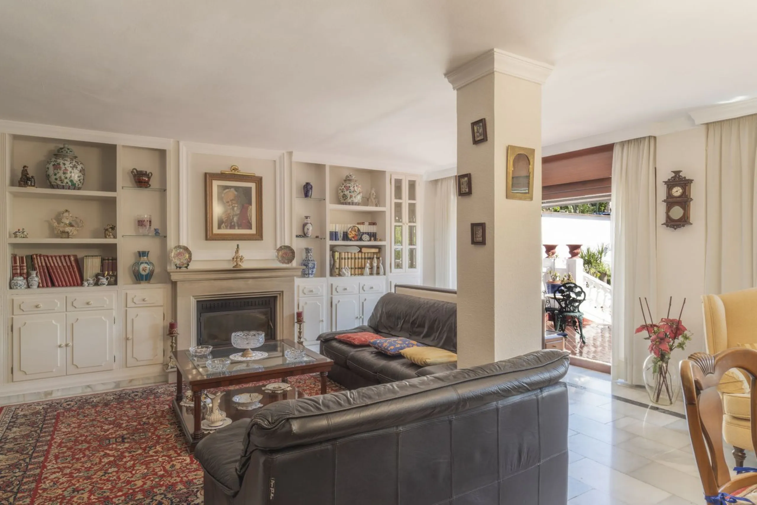 House - Detached Villa в продаже в Málaga, Málaga. В доме 6 спален и 3 ванных комнат. Площадь дома 375 м²