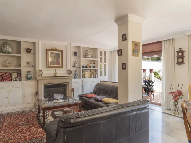 House - Detached Villa в продаже в Málaga, Málaga. В доме 6 спален и 3 ванных комнат. Площадь дома 375 м²