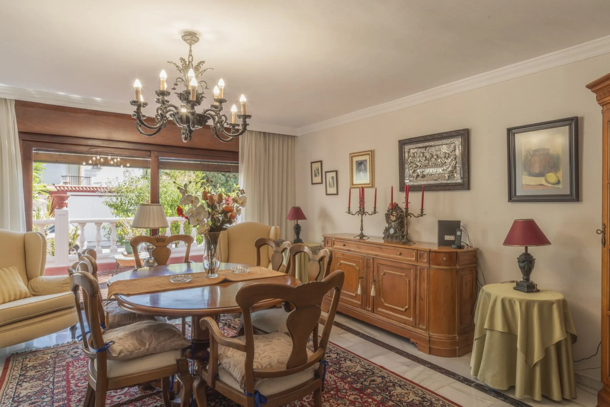 House - Detached Villa в продаже в Málaga, Málaga. В доме 6 спален и 3 ванных комнат. Площадь дома 375 м²