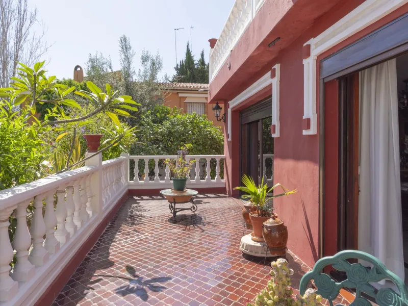 House - Detached Villa в продаже в Málaga, Málaga. В доме 6 спален и 3 ванных комнат. Площадь дома 375 м²