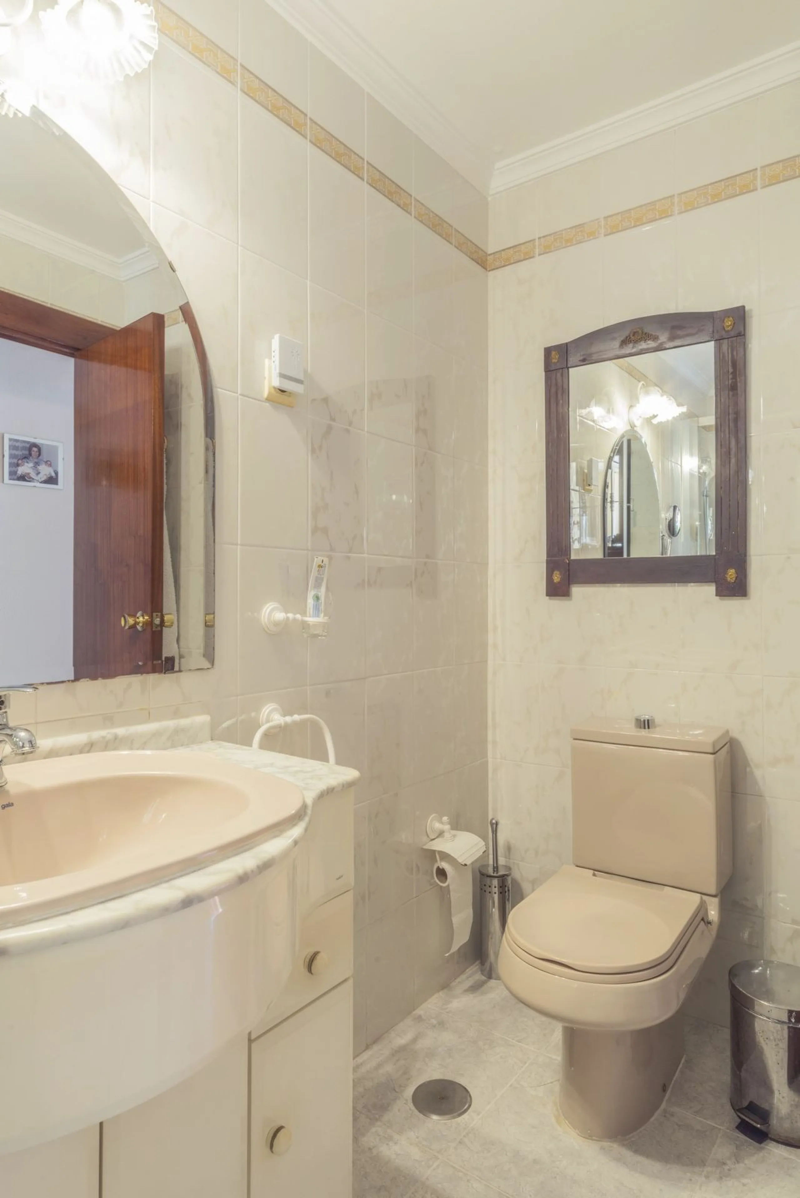 House - Detached Villa в продаже в Málaga, Málaga. В доме 6 спален и 3 ванных комнат. Площадь дома 375 м²