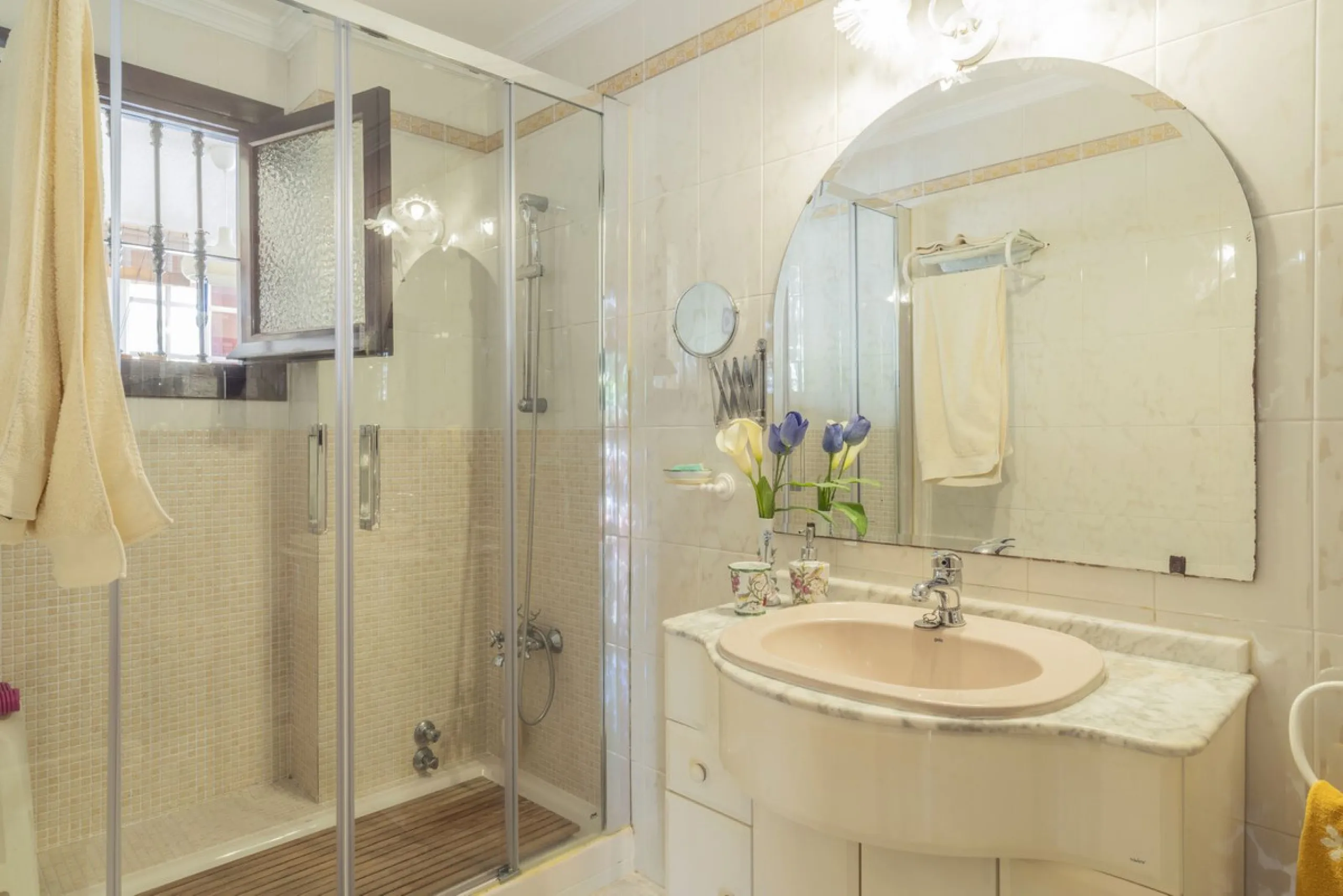House - Detached Villa в продаже в Málaga, Málaga. В доме 6 спален и 3 ванных комнат. Площадь дома 375 м²