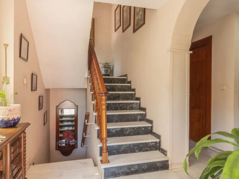 House - Detached Villa в продаже в Málaga, Málaga. В доме 6 спален и 3 ванных комнат. Площадь дома 375 м²