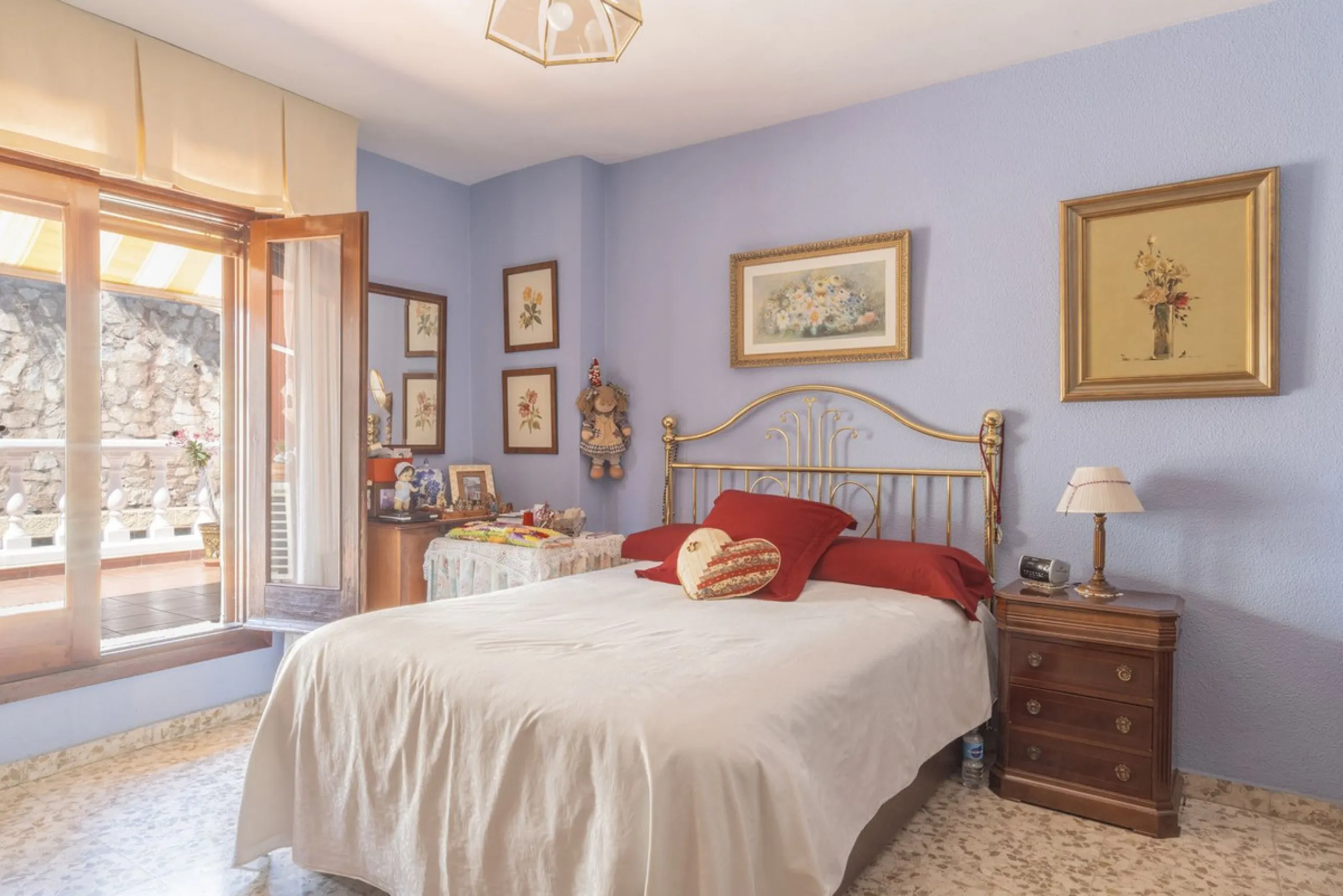 House - Detached Villa в продаже в Málaga, Málaga. В доме 6 спален и 3 ванных комнат. Площадь дома 375 м²