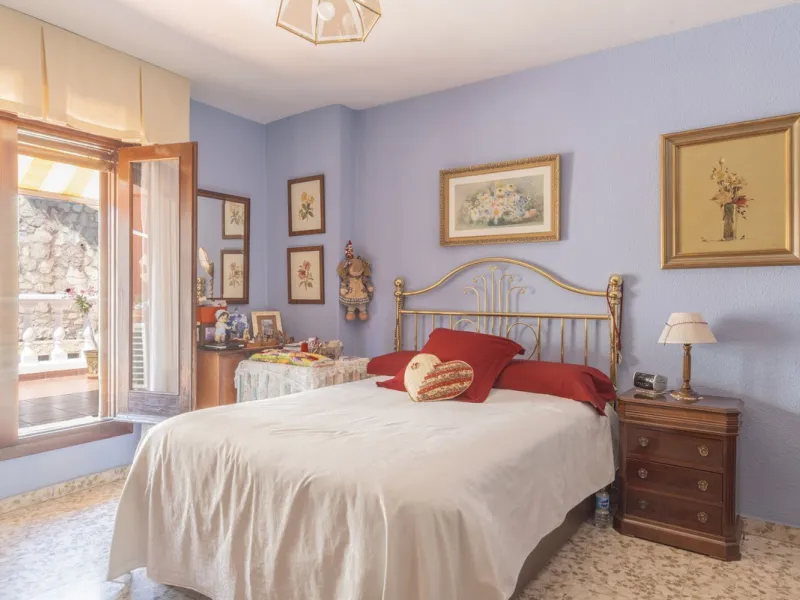 House - Detached Villa в продаже в Málaga, Málaga. В доме 6 спален и 3 ванных комнат. Площадь дома 375 м²