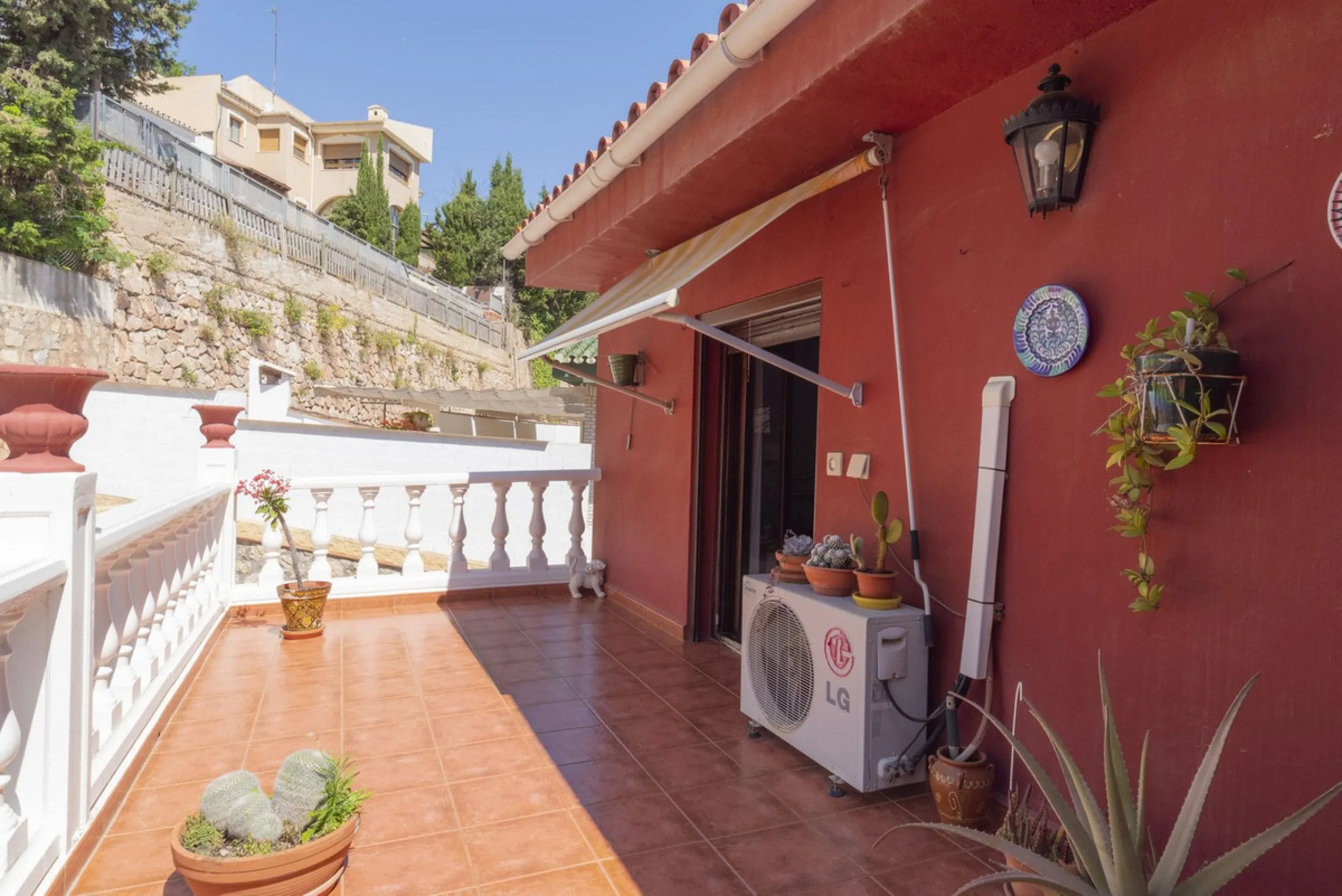 House - Detached Villa в продаже в Málaga, Málaga. В доме 6 спален и 3 ванных комнат. Площадь дома 375 м²
