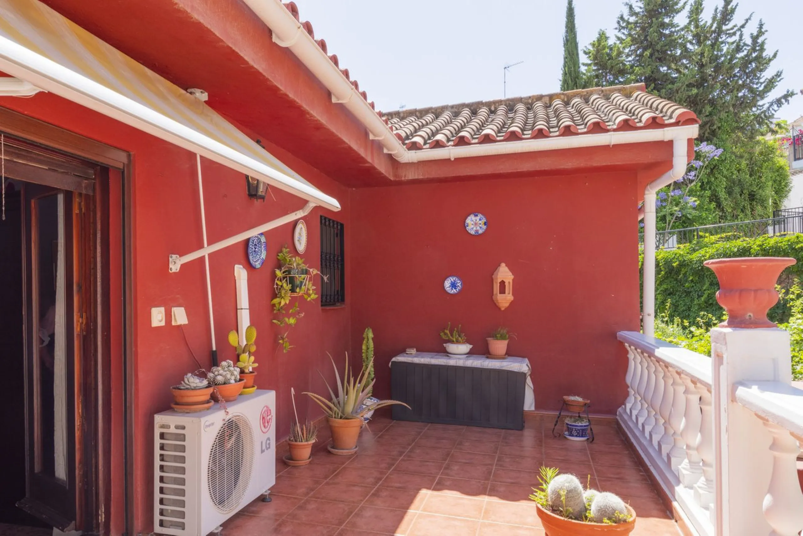 House - Detached Villa в продаже в Málaga, Málaga. В доме 6 спален и 3 ванных комнат. Площадь дома 375 м²