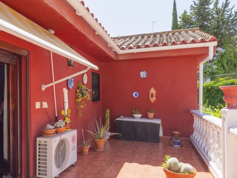 House - Detached Villa в продаже в Málaga, Málaga. В доме 6 спален и 3 ванных комнат. Площадь дома 375 м²