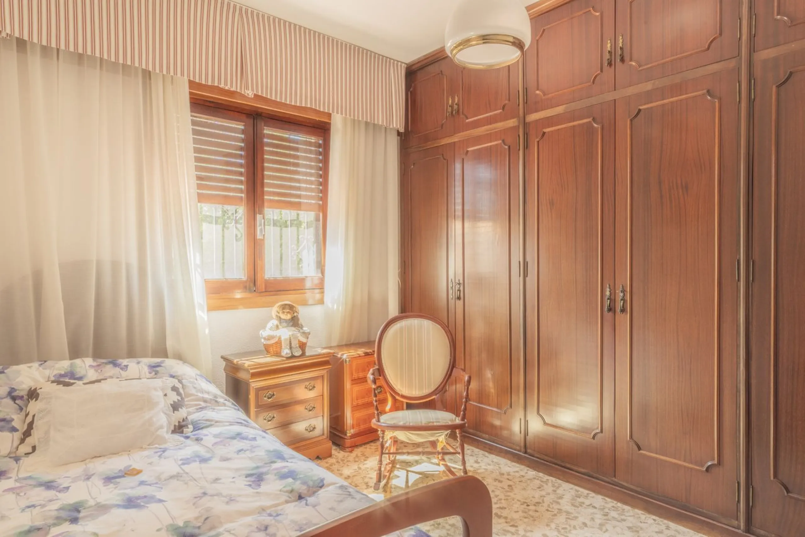 House - Detached Villa в продаже в Málaga, Málaga. В доме 6 спален и 3 ванных комнат. Площадь дома 375 м²