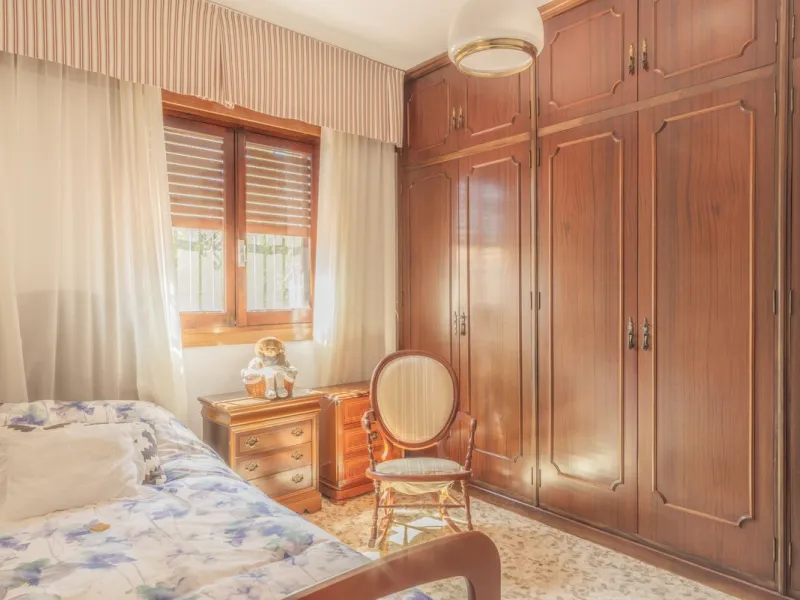 House - Detached Villa в продаже в Málaga, Málaga. В доме 6 спален и 3 ванных комнат. Площадь дома 375 м²