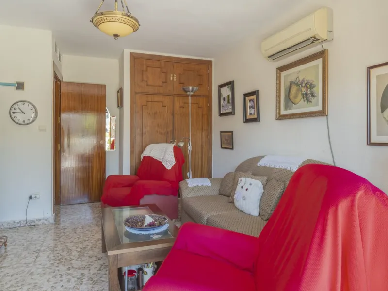 House - Detached Villa в продаже в Málaga, Málaga. В доме 6 спален и 3 ванных комнат. Площадь дома 375 м²