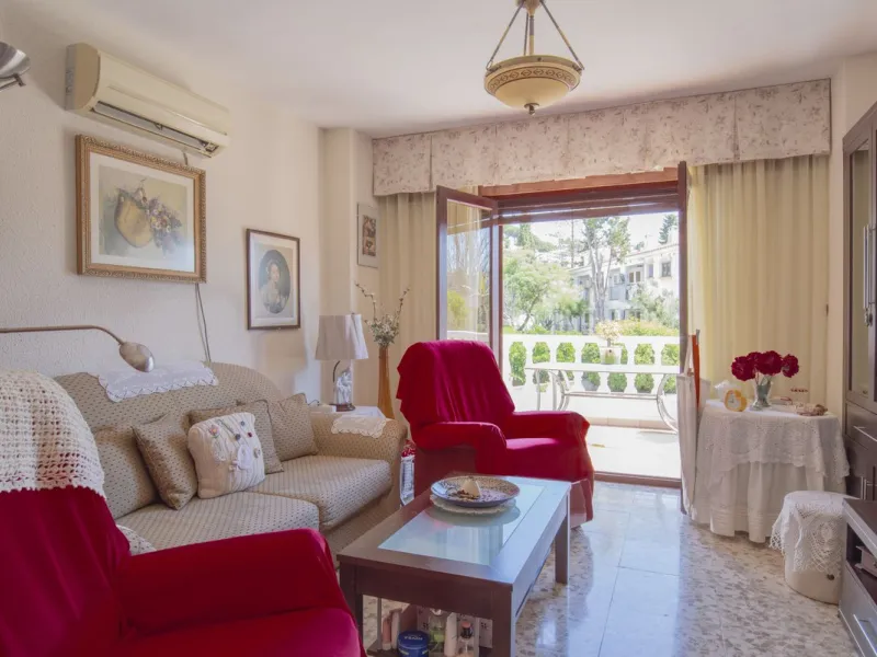 House - Detached Villa в продаже в Málaga, Málaga. В доме 6 спален и 3 ванных комнат. Площадь дома 375 м²