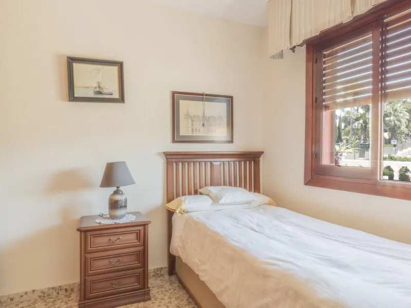 House - Detached Villa в продаже в Málaga, Málaga. В доме 6 спален и 3 ванных комнат. Площадь дома 375 м²