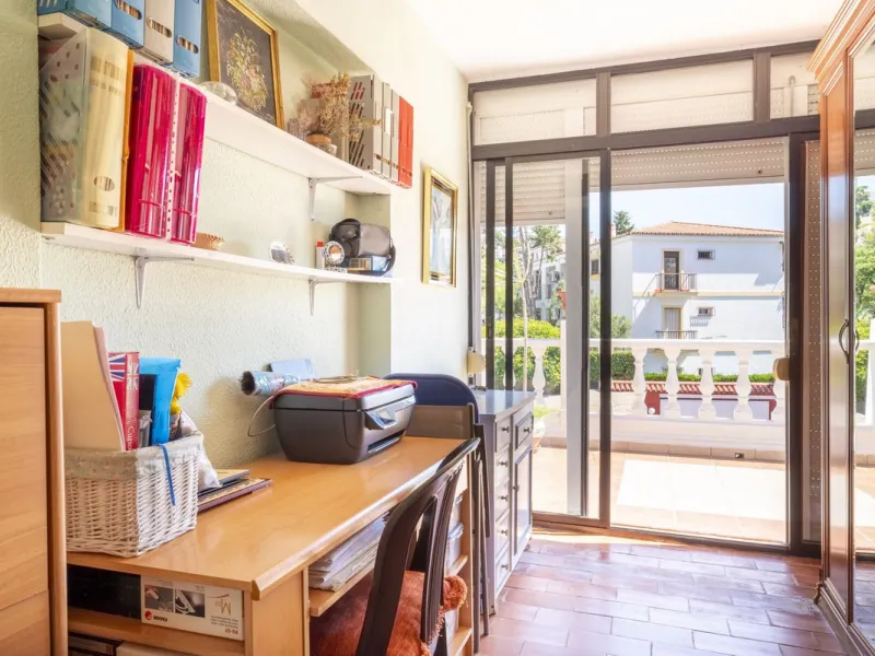 House - Detached Villa в продаже в Málaga, Málaga. В доме 6 спален и 3 ванных комнат. Площадь дома 375 м²