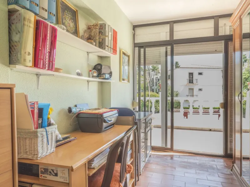 House - Detached Villa в продаже в Málaga, Málaga. В доме 6 спален и 3 ванных комнат. Площадь дома 375 м²