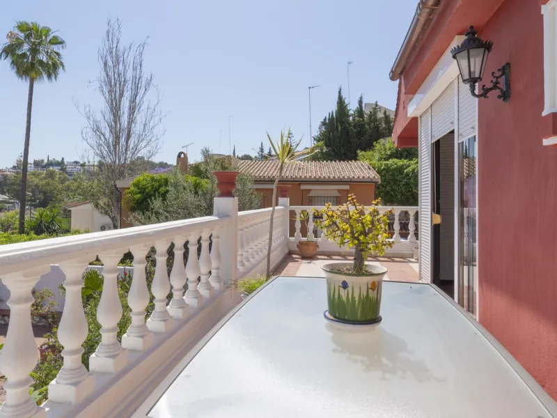 House - Detached Villa в продаже в Málaga, Málaga. В доме 6 спален и 3 ванных комнат. Площадь дома 375 м²