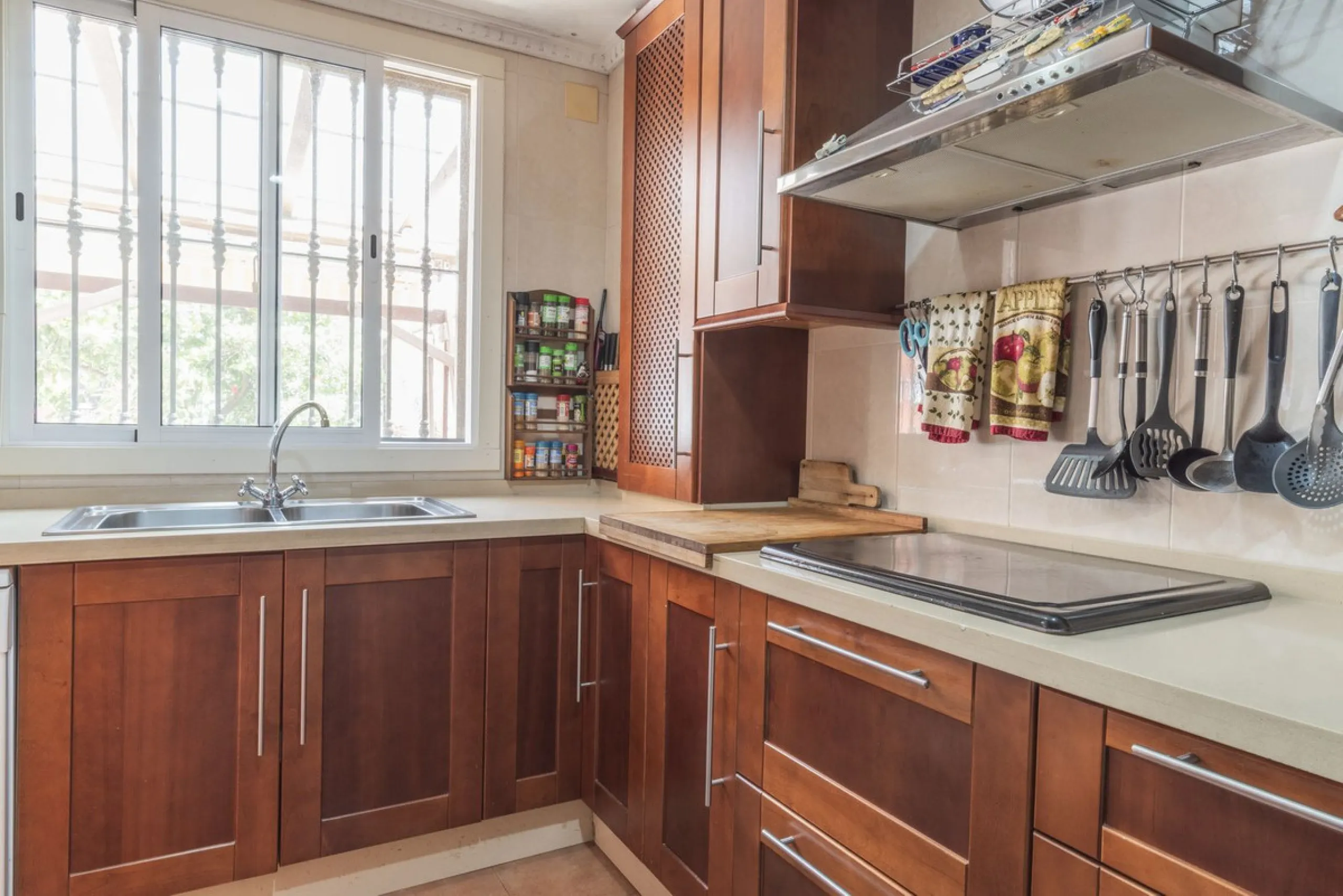 House - Detached Villa в продаже в Málaga, Málaga. В доме 6 спален и 3 ванных комнат. Площадь дома 375 м²