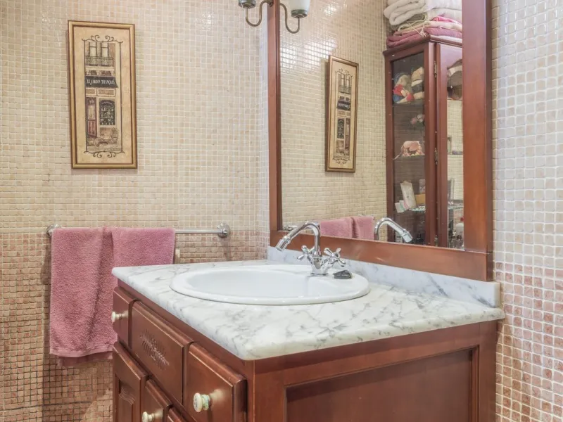 House - Detached Villa в продаже в Málaga, Málaga. В доме 6 спален и 3 ванных комнат. Площадь дома 375 м²