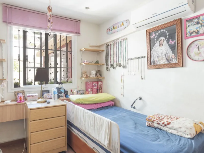 House - Detached Villa в продаже в Málaga, Málaga. В доме 6 спален и 3 ванных комнат. Площадь дома 375 м²