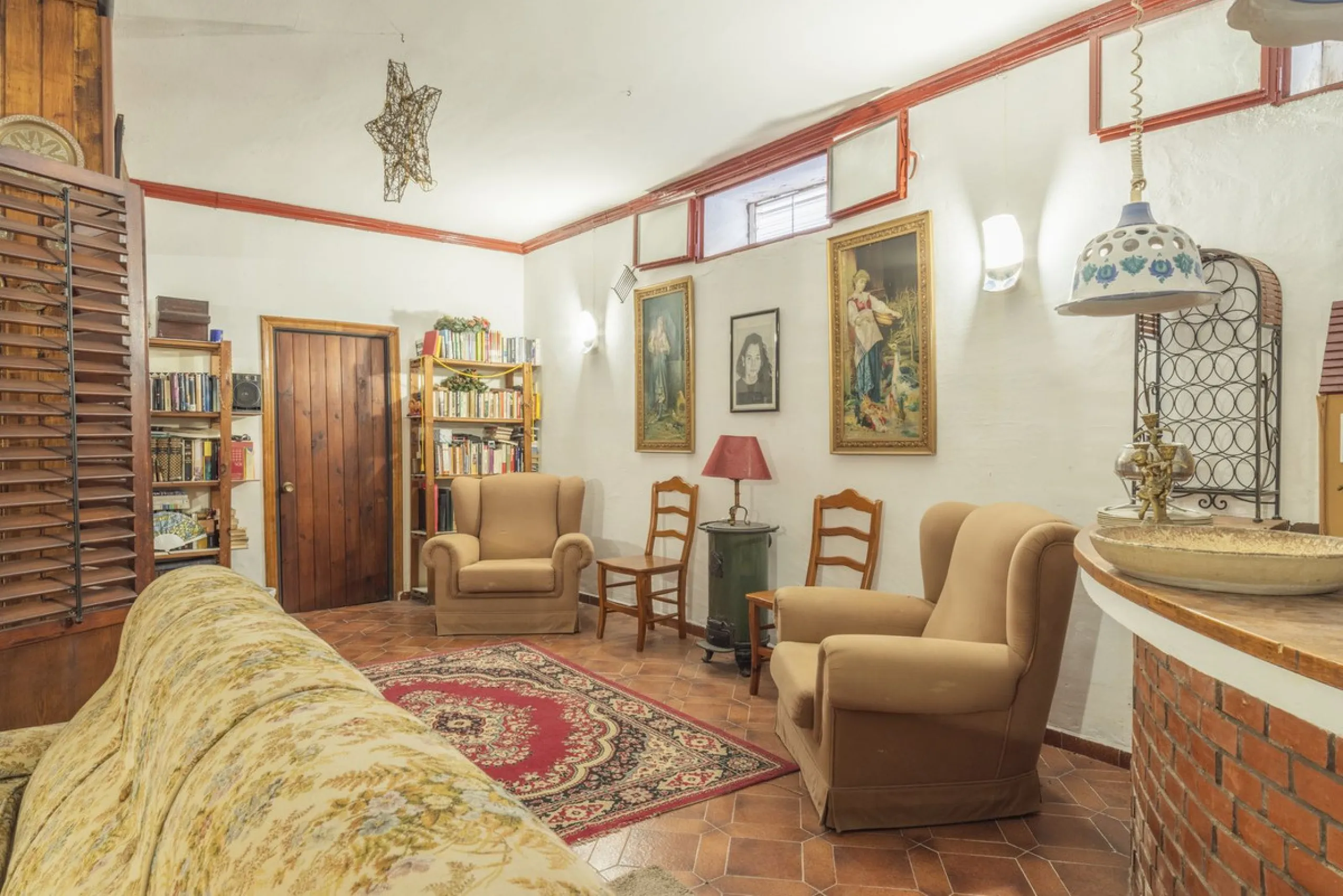 House - Detached Villa в продаже в Málaga, Málaga. В доме 6 спален и 3 ванных комнат. Площадь дома 375 м²