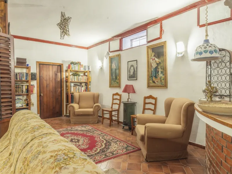 House - Detached Villa в продаже в Málaga, Málaga. В доме 6 спален и 3 ванных комнат. Площадь дома 375 м²