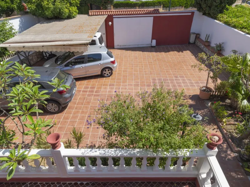 House - Detached Villa в продаже в Málaga, Málaga. В доме 6 спален и 3 ванных комнат. Площадь дома 375 м²