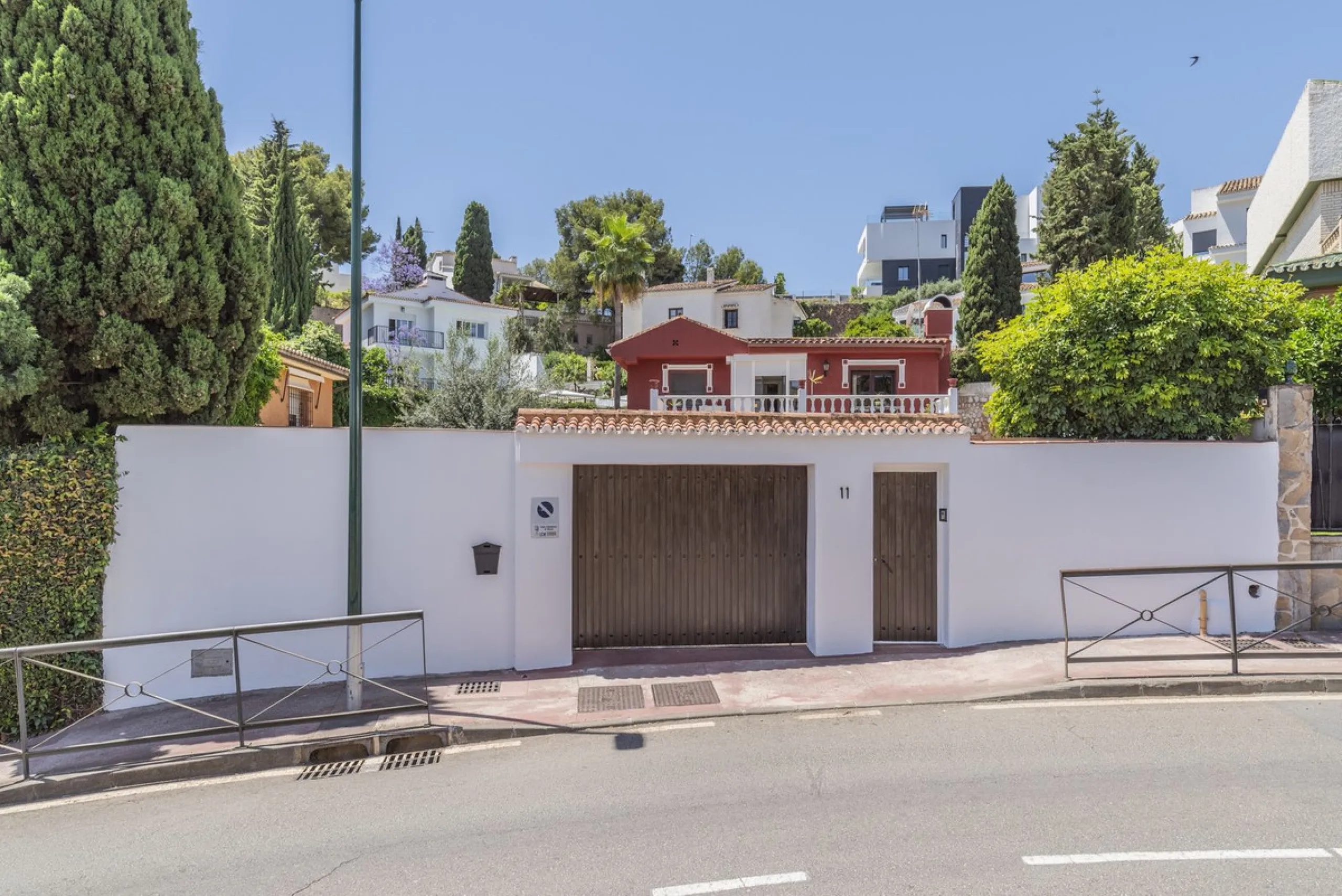 House - Detached Villa в продаже в Málaga, Málaga. В доме 6 спален и 3 ванных комнат. Площадь дома 375 м²