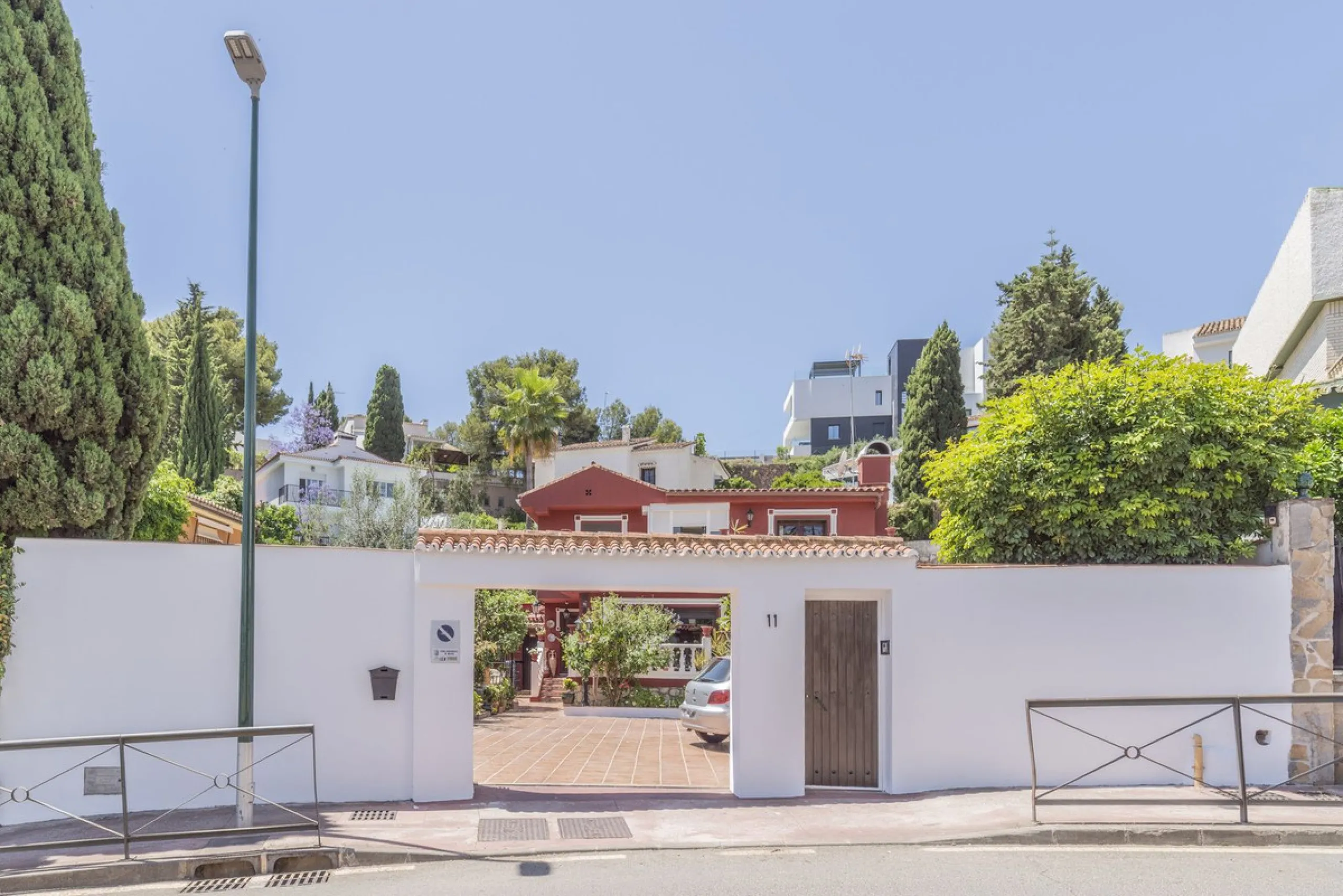 House - Detached Villa в продаже в Málaga, Málaga. В доме 6 спален и 3 ванных комнат. Площадь дома 375 м²