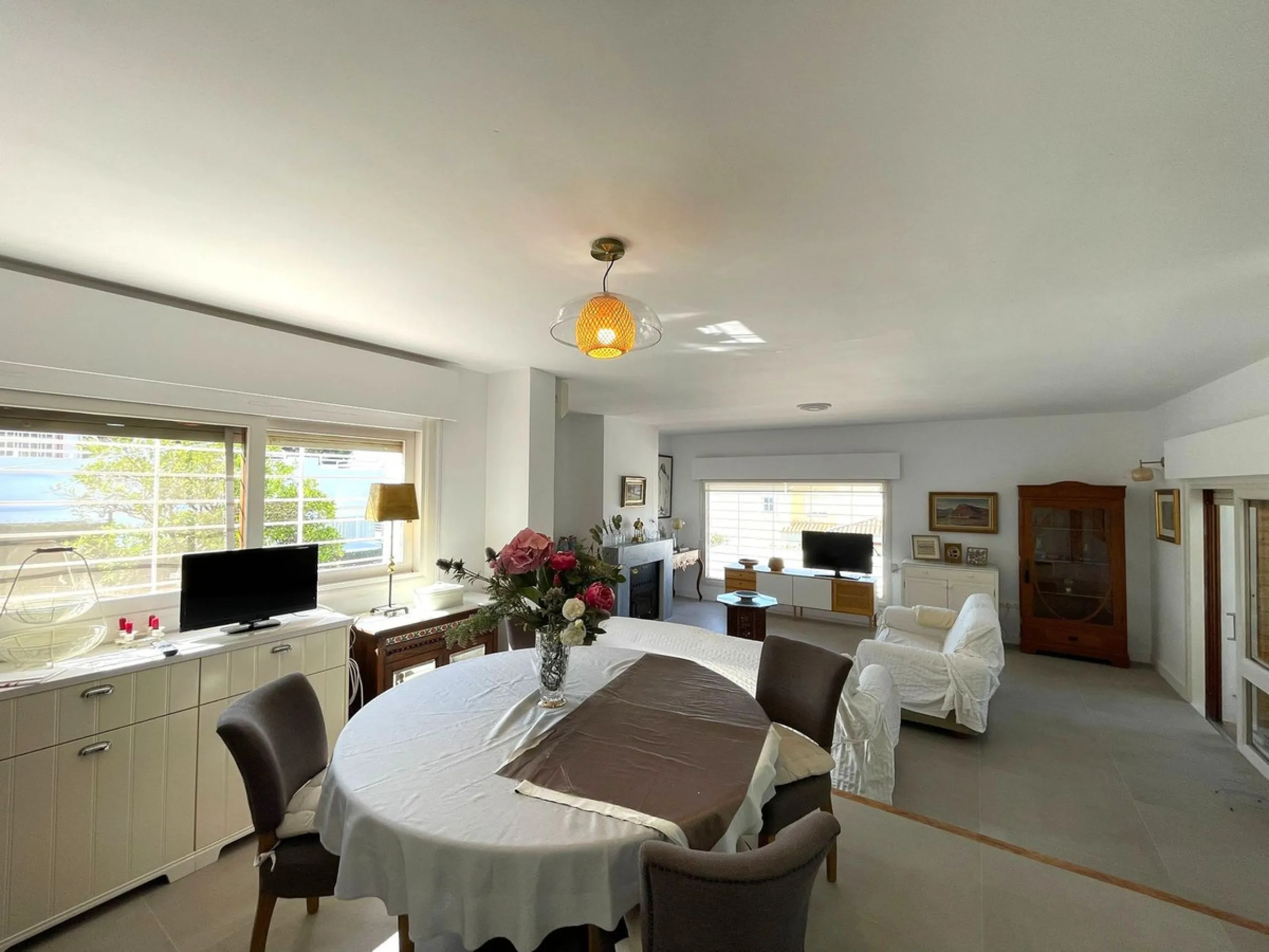 Independent Villa in Estepona – 984 m² Plot and 273 m² Built