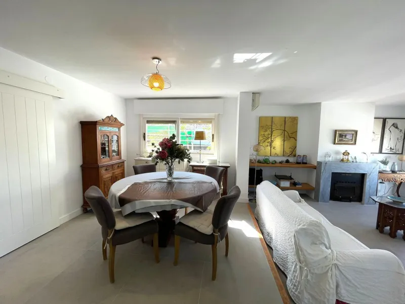 Independent Villa in Estepona – 984 m² Plot and 273 m² Built