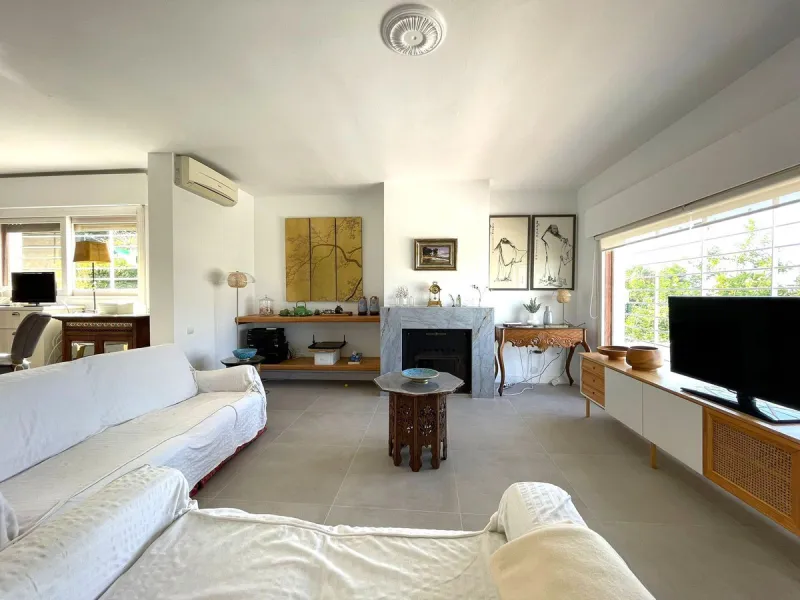 Independent Villa in Estepona – 984 m² Plot and 273 m² Built