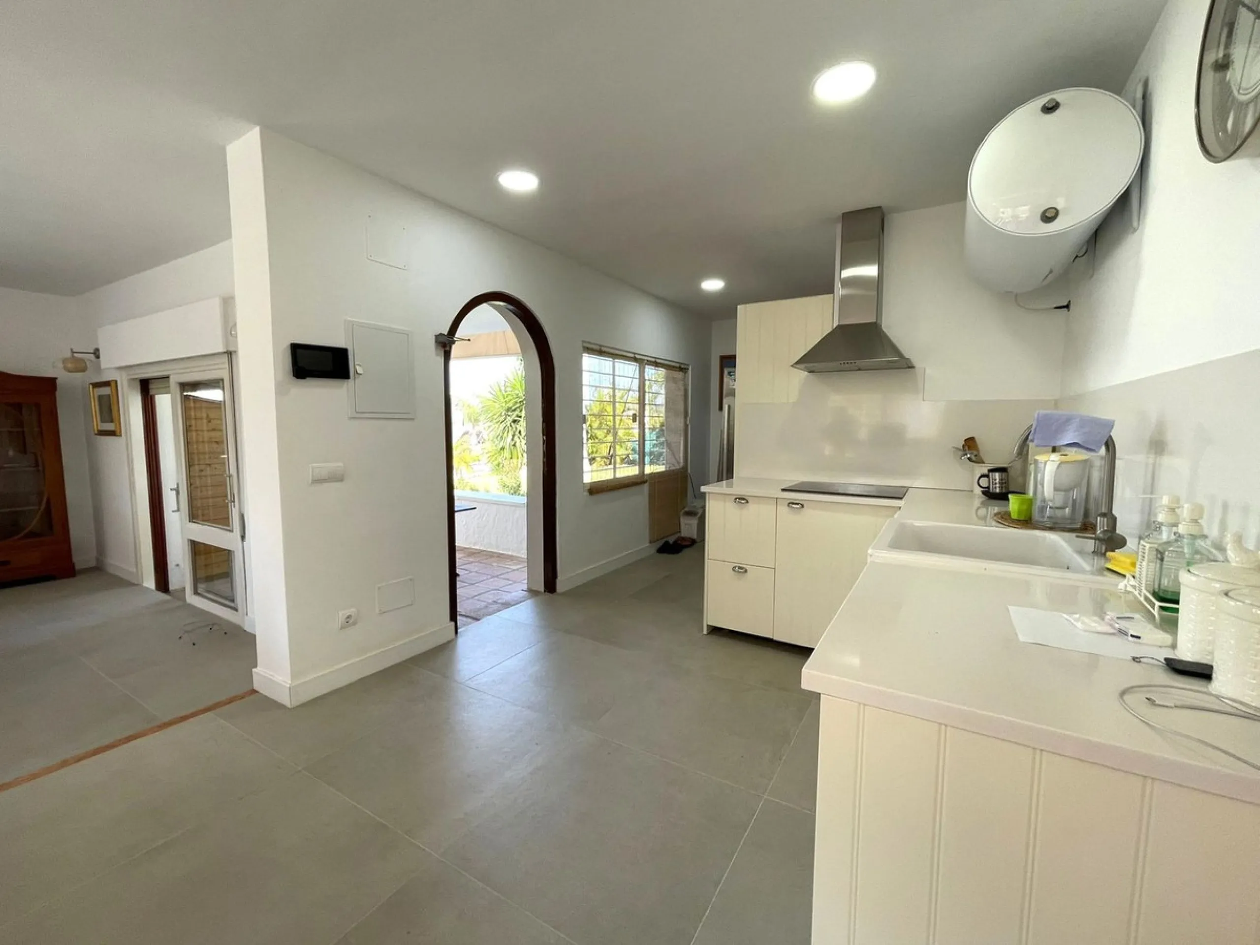 Independent Villa in Estepona – 984 m² Plot and 273 m² Built