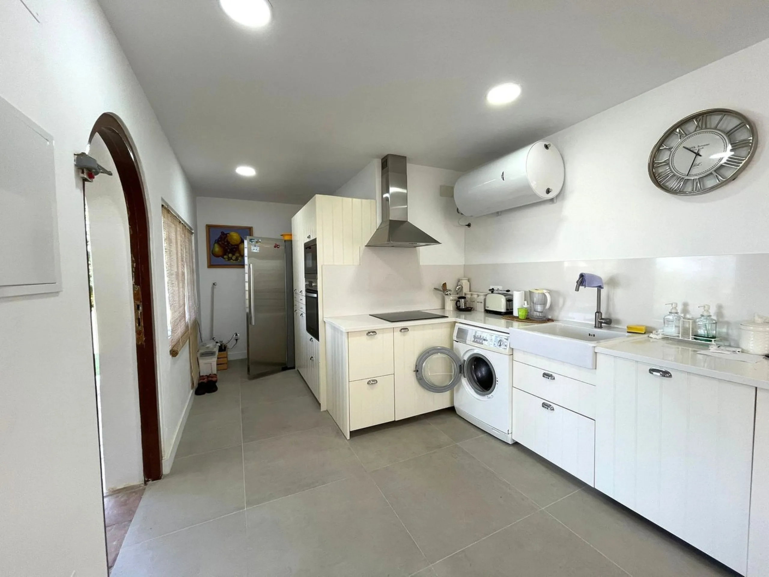 Independent Villa in Estepona – 984 m² Plot and 273 m² Built