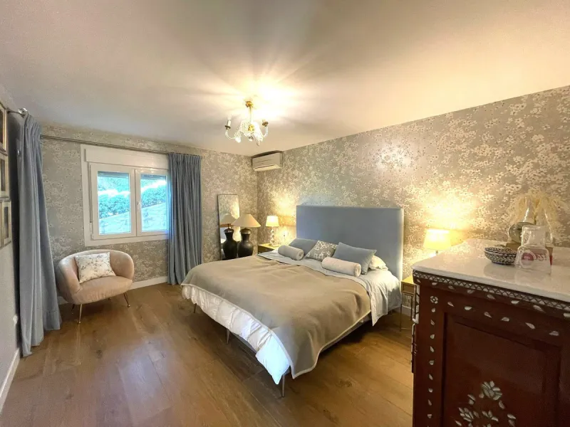 Independent Villa in Estepona – 984 m² Plot and 273 m² Built