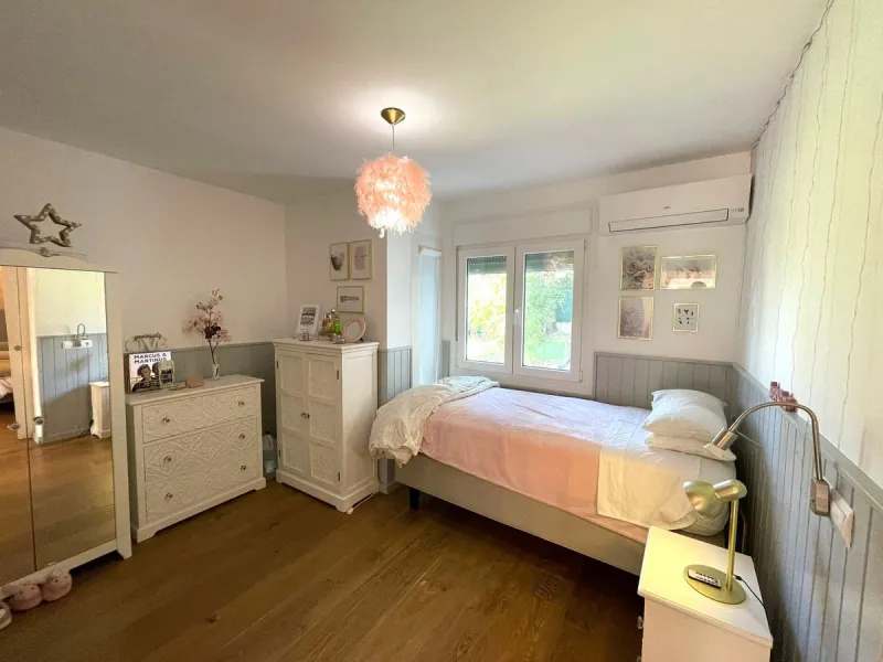 Independent Villa in Estepona – 984 m² Plot and 273 m² Built