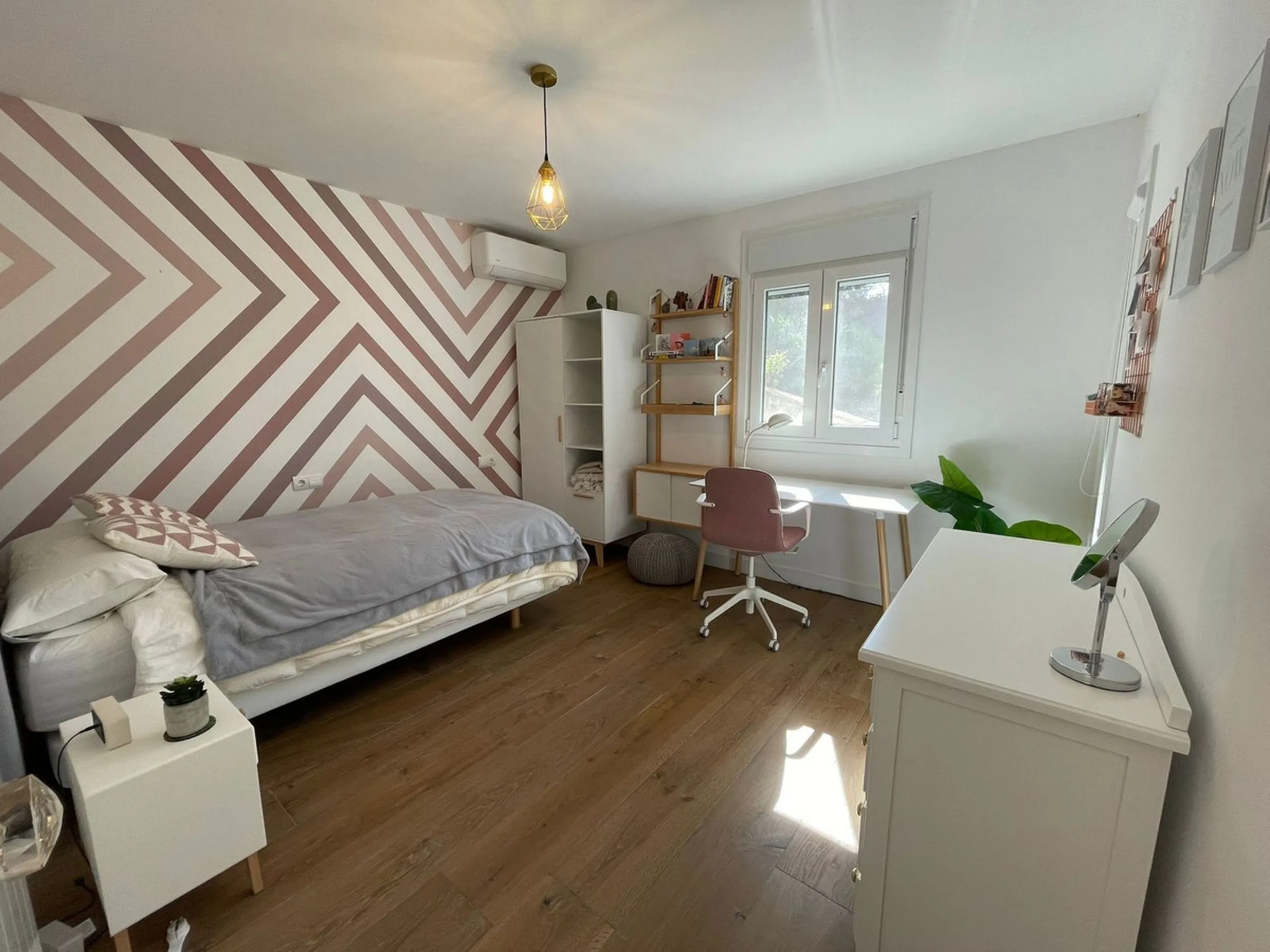 Independent Villa in Estepona – 984 m² Plot and 273 m² Built