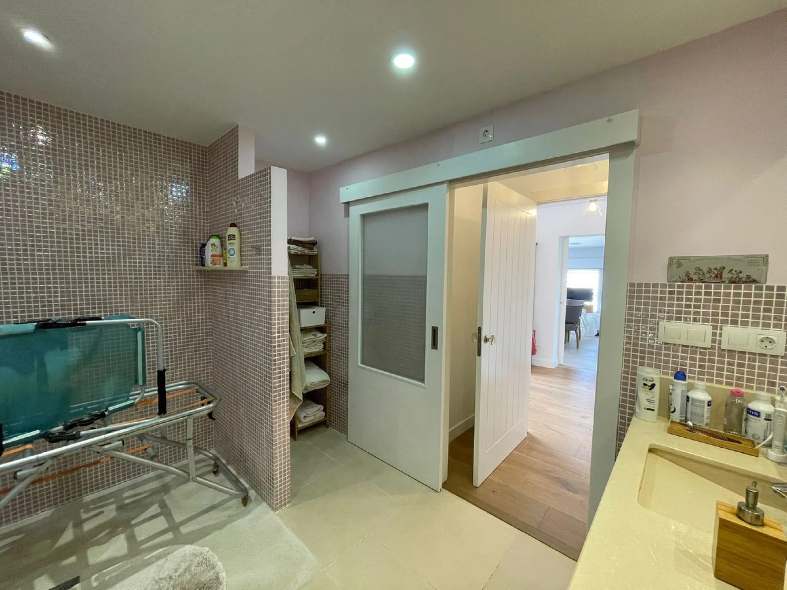 Independent Villa in Estepona – 984 m² Plot and 273 m² Built