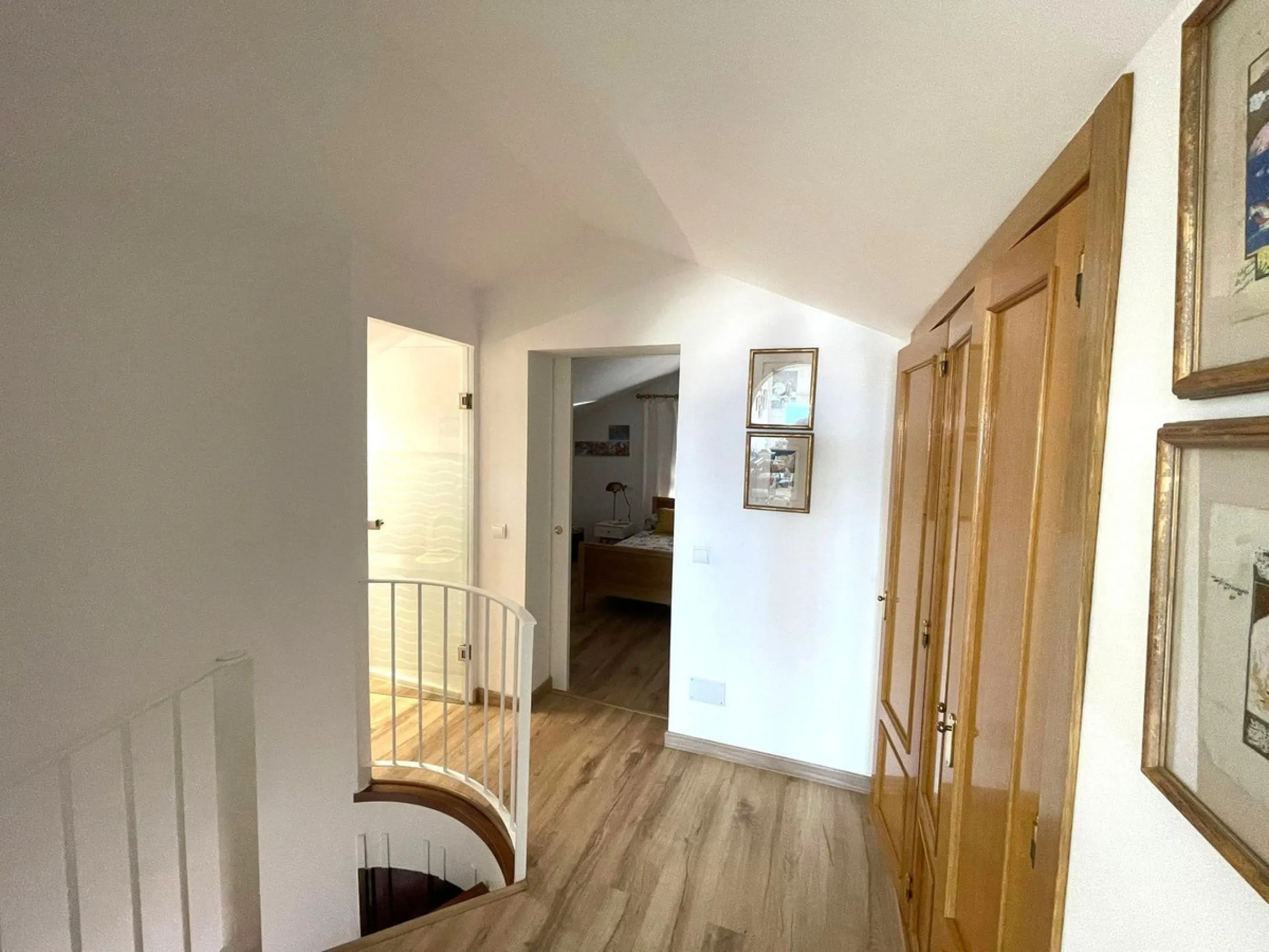 Independent Villa in Estepona – 984 m² Plot and 273 m² Built