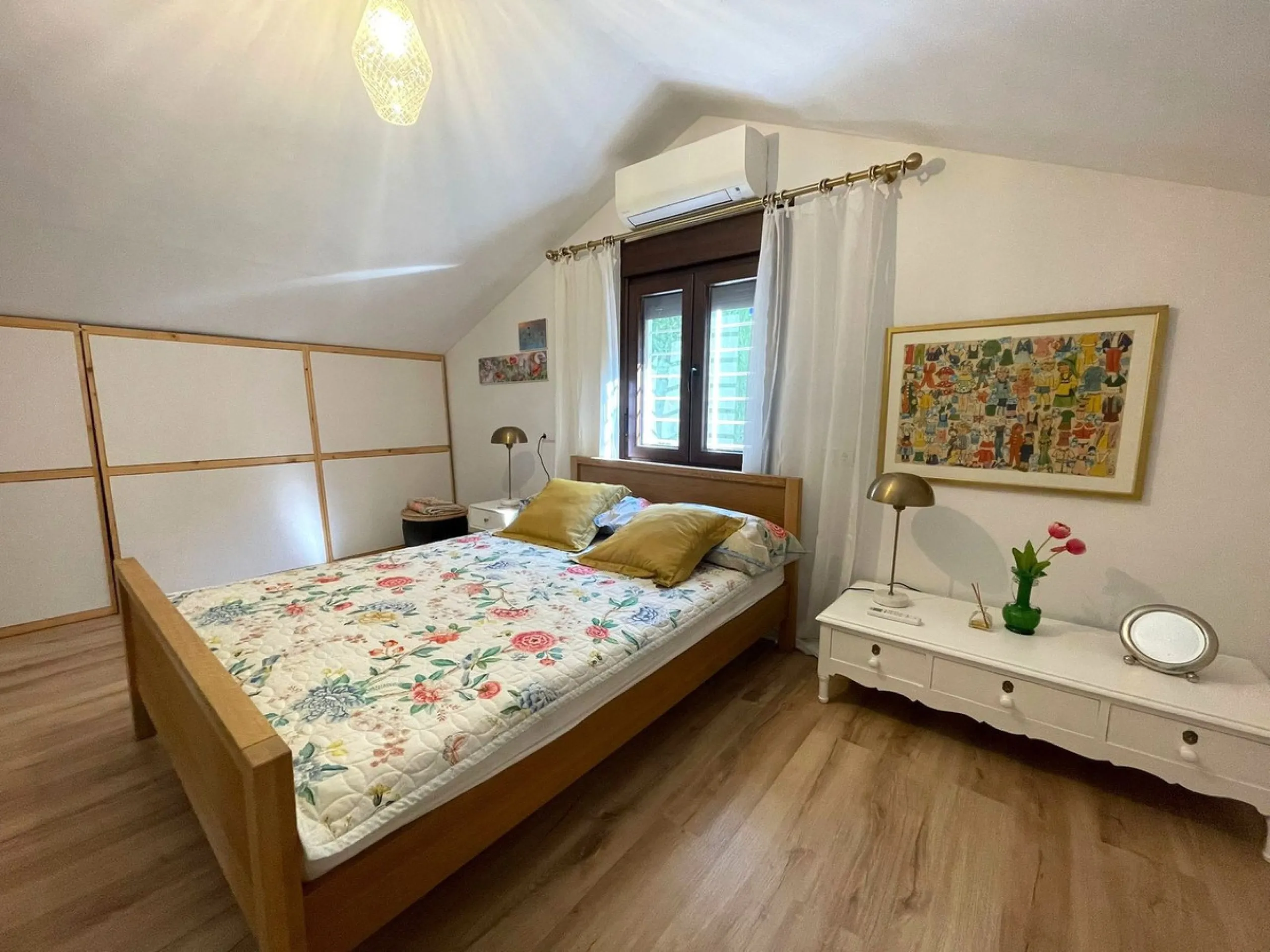 Independent Villa in Estepona – 984 m² Plot and 273 m² Built